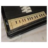 Autoharp 15 Cord by Oscar Schmidt #0515B