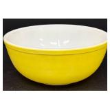 Set of 3 Vintage Pyrex Mixing Bowls in Yellow, Red, and Blue