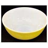 Set of 3 Vintage Pyrex Mixing Bowls in Yellow, Red, and Blue