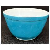 Set of 3 Vintage Pyrex Mixing Bowls in Yellow, Red, and Blue