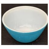 Set of 3 Vintage Pyrex Mixing Bowls in Yellow, Red, and Blue