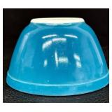 Set of 3 Vintage Pyrex Mixing Bowls in Yellow, Red, and Blue