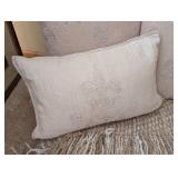 UL - Pillows & Blankets Set - Neutral Throw Pillows with Tassels, Textured Covers