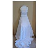 UL - Ginza Collection Bridal Wedding Dress - Size 8 with Veil