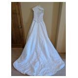 UL - Ginza Collection Bridal Wedding Dress - Size 8 with Veil