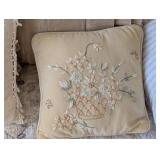 UL - Twin Bedding Set - Quilted Floral Bedspread & Coordinating Pillow Collection