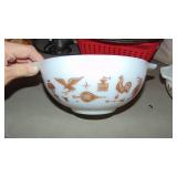 2 Pyrex Bowls and Lid