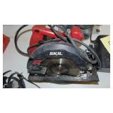 2-Skillsaws, 1 Rechargeable