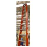 12 ft ladder - looks like new