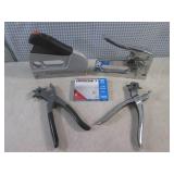 (CS) 2 Staple Guns with Box of Stap...