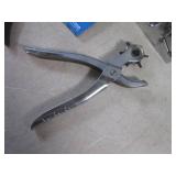 (CS) 2 Staple Guns with Box of Stap...