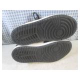 (BS) Pair of Nike Air Jordan 1 Mid ...