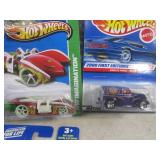 (G-1) Assorted Hot Wheels in Packag...