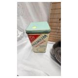 Premium Saltine Tin and Vintage Fluted Cake Pan