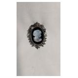 VICTORIAN STYLE CAMEO BROOCH PENDANT