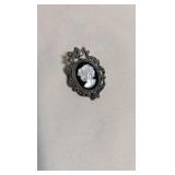 VINTAGE STERLING SILVER CAMEO BROOCH