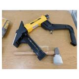 DEWALT 2-in-1 Pneumatic 15.5-Gauge and 16-Gauge Flooring Tool