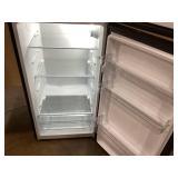 Vissani 7.1 cu. ft. Top Freezer Refrigerator in Stainless Steel Look Model # MDFF7SS (Used,Minor Transit Damage See Photos)