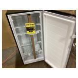 Vissani 7.1 cu. ft. Manual Defrost Convertible Upright Freezer in Stainless Steel Look Model # MDUFC7SS4 (Transit Damage, See Photos)