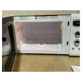 Costway 0.9 Cu.ft Retro Countertop Compact Microwave Oven Model # EP25143WH