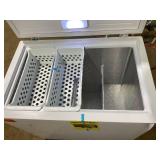 Vissani 7 cu. ft. Manual Defrost Chest Freezer with LED Light Type in White Model: DCM7QWBWW (Minor Transit Damage, See Photos Of Right Side)