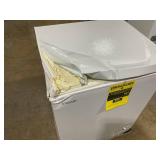Vissani 5.0 cu. ft. Manual Defrost Chest Freezer with LED Light in White Model # HMCF5W5 (Transit Damage, SEE PHOTOS)