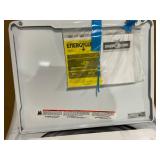 Hotpoint 4.0 cu.ft. Top Load Washer in White with Cold Plus and Water Level Control Model # HTW265ASW0WW (Transit Damage, See Photos)