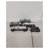 Group of 5 Lionel Lines Vintage Model Train Cars Including Sunoco Tank Cars