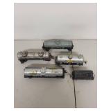 Group of 5 Lionel Lines Vintage Model Train Cars Including Sunoco Tank Cars