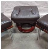 3 Ottomans 1 Opens up