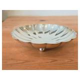 Vintage 106-grams Heavy Sterling Silver Bowl by Tuttle Silversmith / Scalloped style