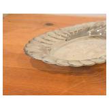 914-grams (total) Towle Silverplated Round Serving Platter 12-1/2"D, W.M. Rogers Waverly 3819 Silverplated Oval Bread Seerving Tray 13-1/4"x7-1/4"