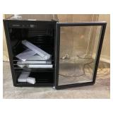 Frigidaire Single Zone 20.43 in. 126 (12 oz.) Can Beverage Cooler Model # EFMIS155 (Minor Transit Damage)