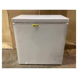 Vissani 7.0 cu. ft. Manual Defrost Chest Freezer with LED Light in White, Garage Ready Model # HMCF7W5 (Minor Transit Damage)