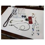 ASSORTMENT OF JEWLERY