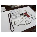 ASSORTMENT OF JEWLERY