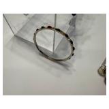 ASSORTMENT OF JEWLERY