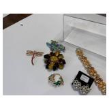 ASSORTMENT OF JEWLERY