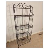 Scrolled Wire Folding Baker