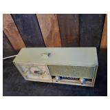 Wards Airline Mid Modern Bedside Clock Radion, Clock Works and Radio Powers Up.
