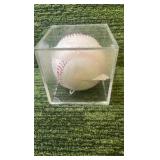 Minnesota Twins Frank Viola autograph baseball in case