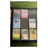 Pokémon mix lot-Binder with 70+ cards