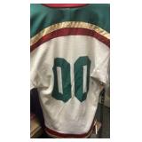 Hooters Hockey Jersey -Mall of America, Bloomington, Minnesota size L
