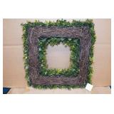 Pure Garden 16" Square Indoor/Outdoor Artificial Wreath