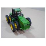 ERTL John Deere 8960 Die Cast Tractor