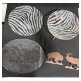 Set of 3 Decorative Glass Plates with Animal Print and 2 Metal Wall Hooks