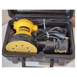 DeWalt Random Orbit Electric Palm Sander