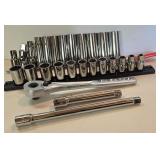 G - Craftsman 1/2 Inch Drive Socket Wrench Set with Standard Sockets and Extensions