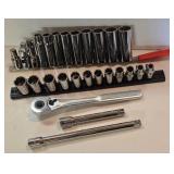 G - Craftsman 1/2 Inch Drive Socket Wrench Set with Standard Sockets and Extensions