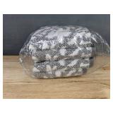 4 Hand Towels Gray & White, 16 x 28 in - Brand New